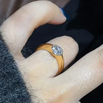 dancing diamond ring in 18k gold – minimal floating lab grown diamond solitaire