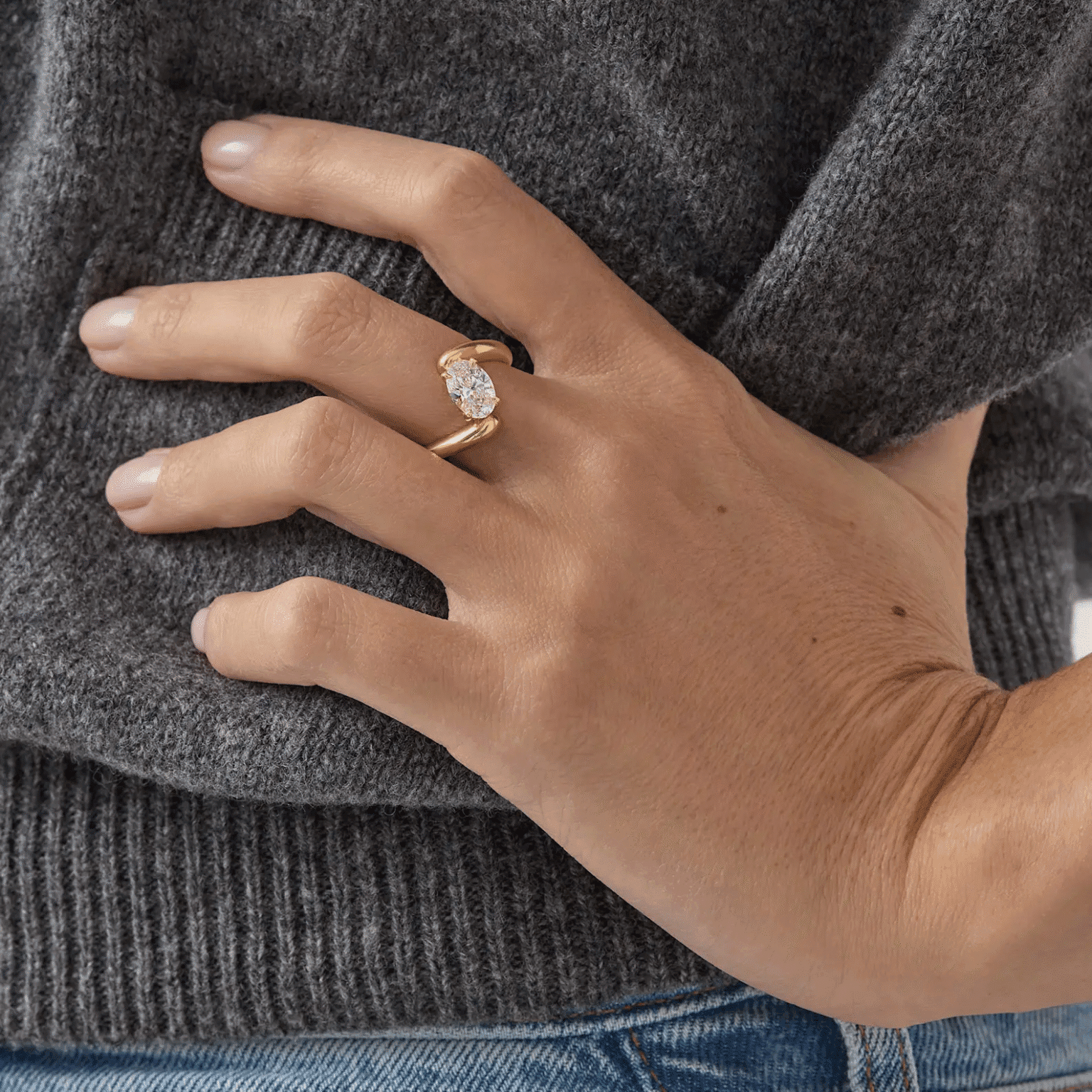 oval lab grown diamond engagement ring with sculpted gold band (3)