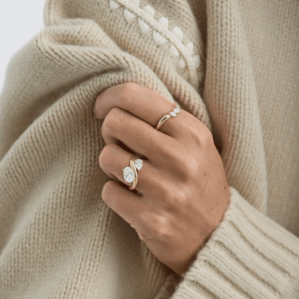 toi et moi oval & pear lab grown diamond engagement ring (3)