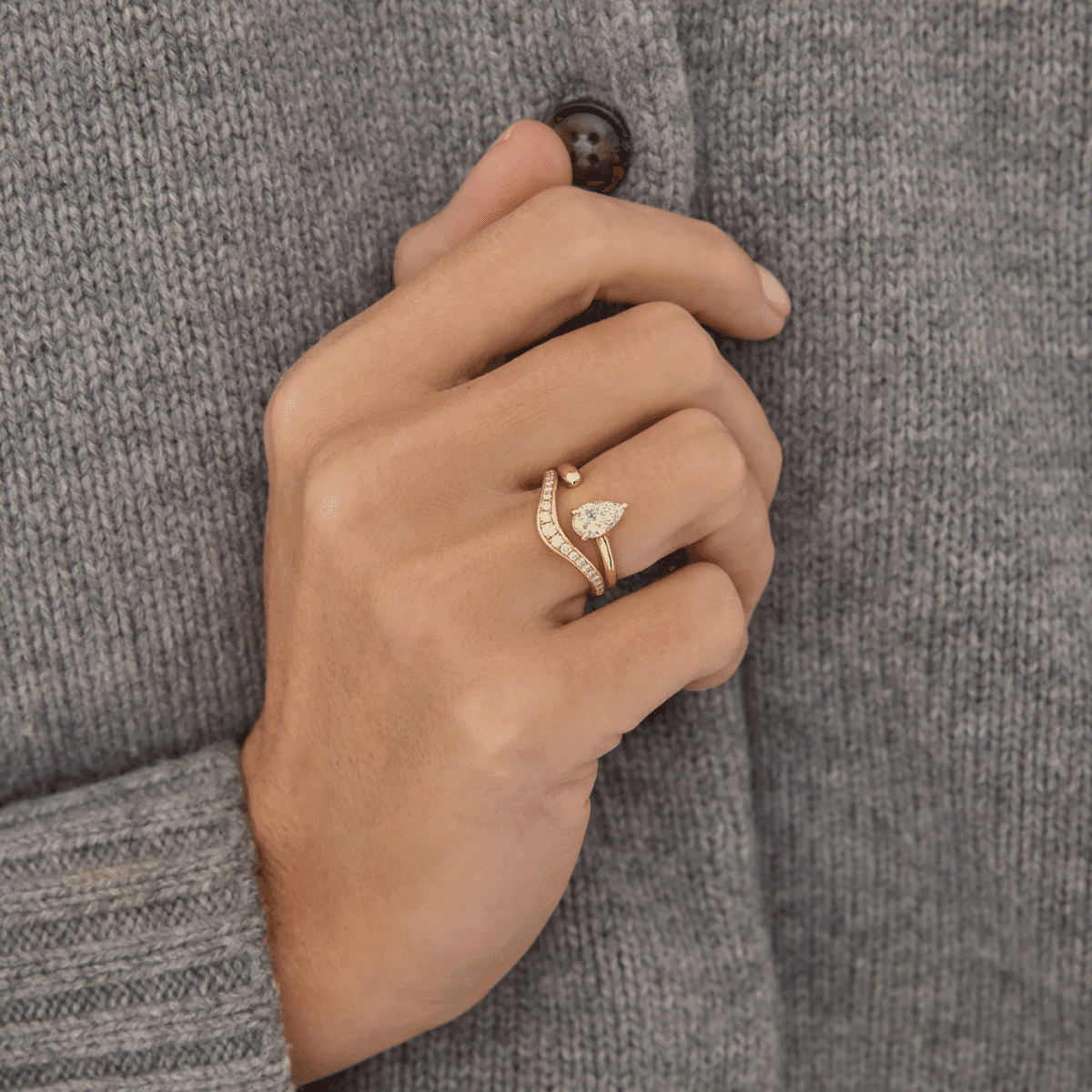 v curve lab grown diamond band ring in 18k gold (3)