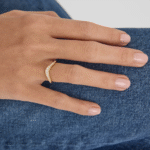 v curve lab grown diamond band ring in 18k gold (4)