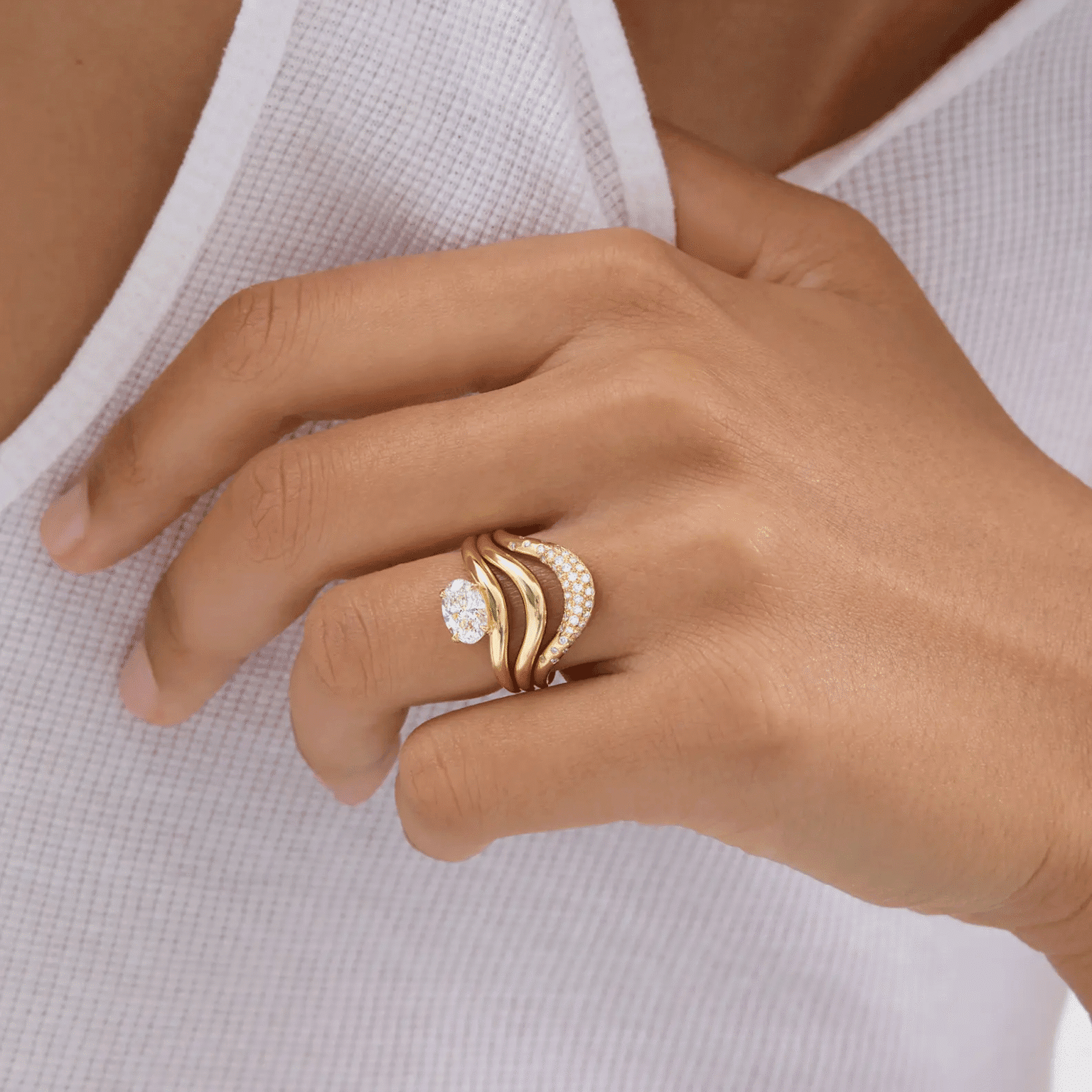 wave twist oval lab grown diamond engagement ring (2)