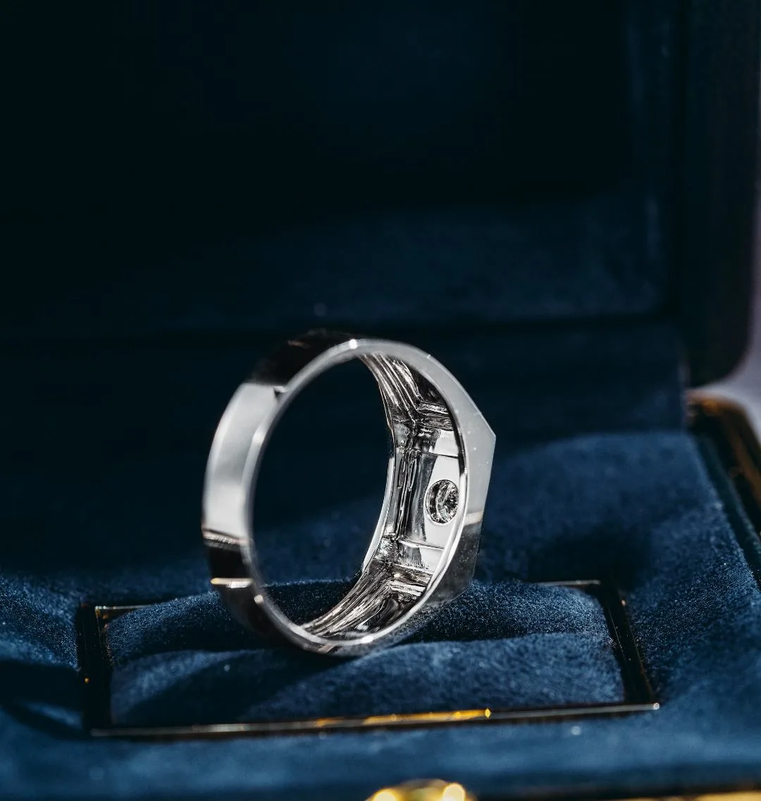 architectural platinum men’s ring with lab grown diamond (2)