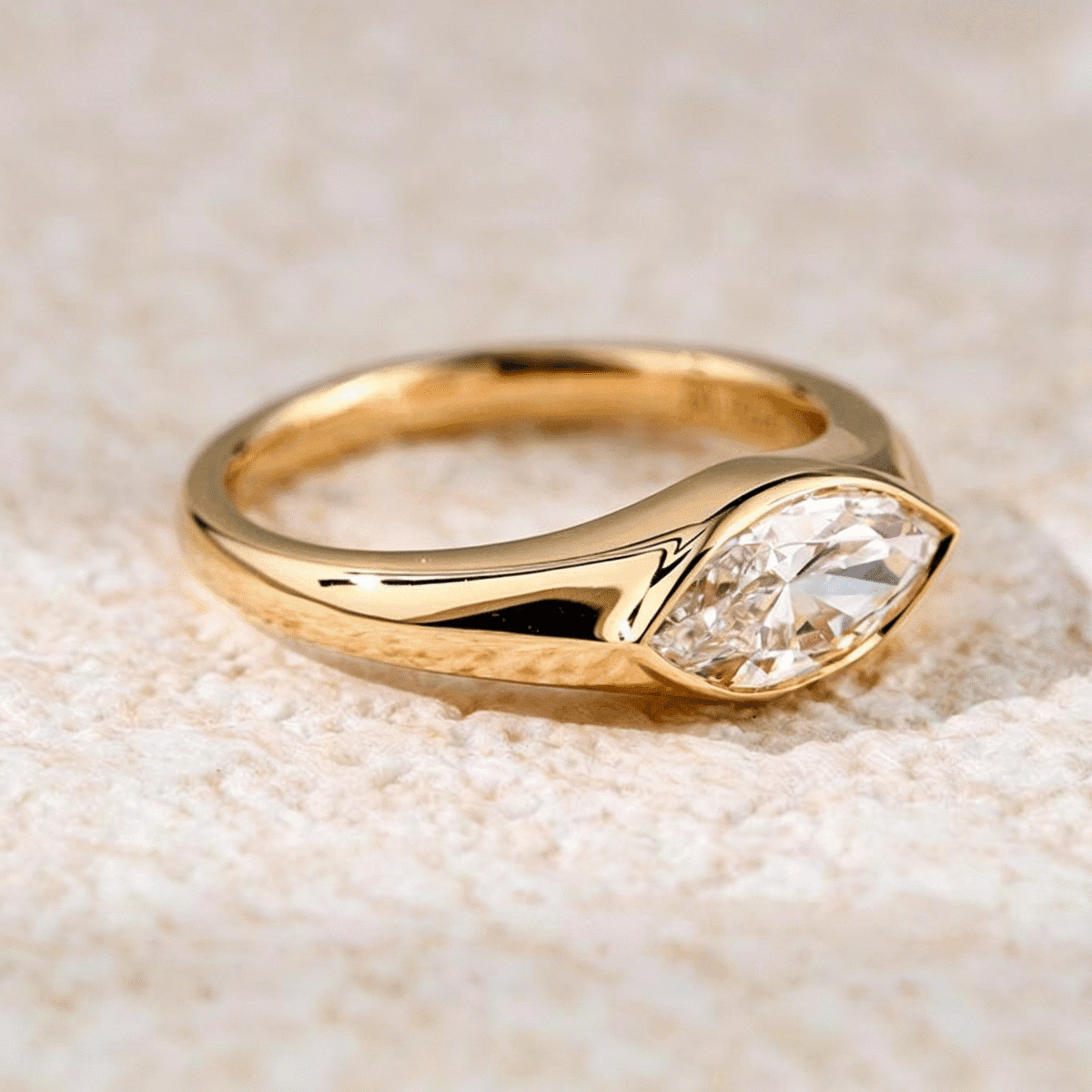 cushion cut lab diamond signet ring – black ename statement ring for men (复制)