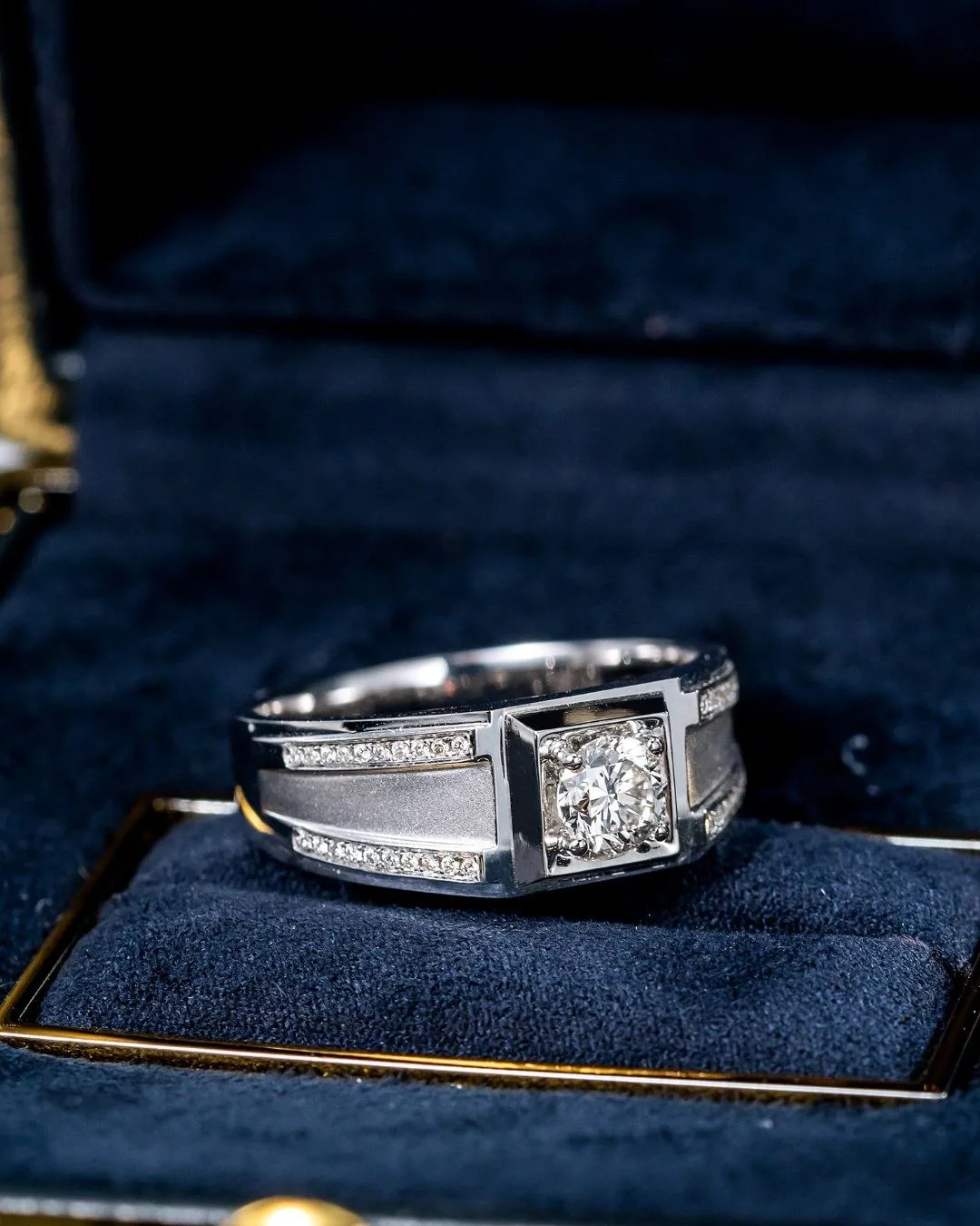 statement platinum men’s ring with lab grown diamond – multi detail luxury band (9)